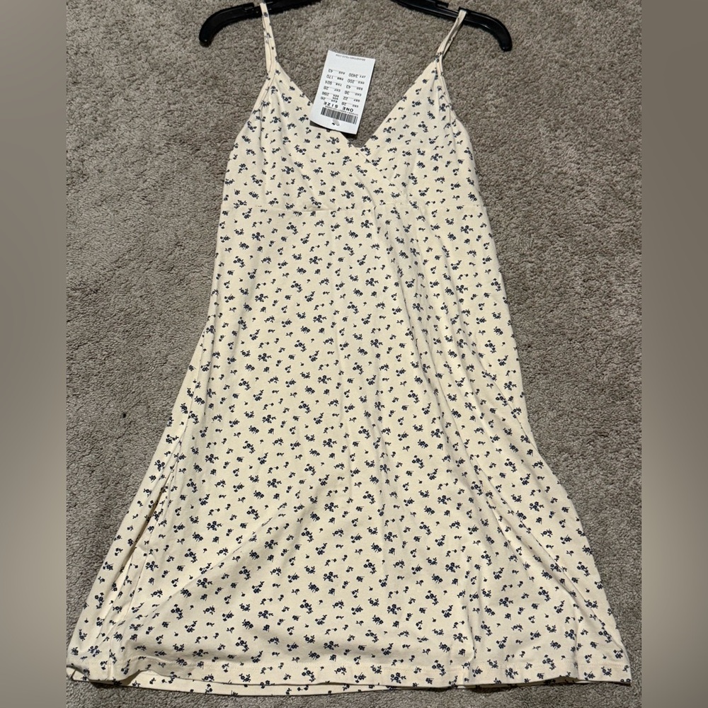 NWT Brandy Melville AMARA DRESS Sz:One Size - Picture 2 of 14